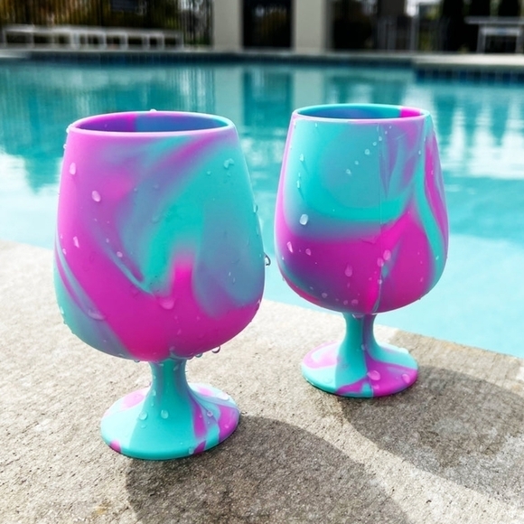 Patio Pours Silicone Wine Goblets Set Tie Dye Pink/Green 8.5 oz each - Picture 2 of 6